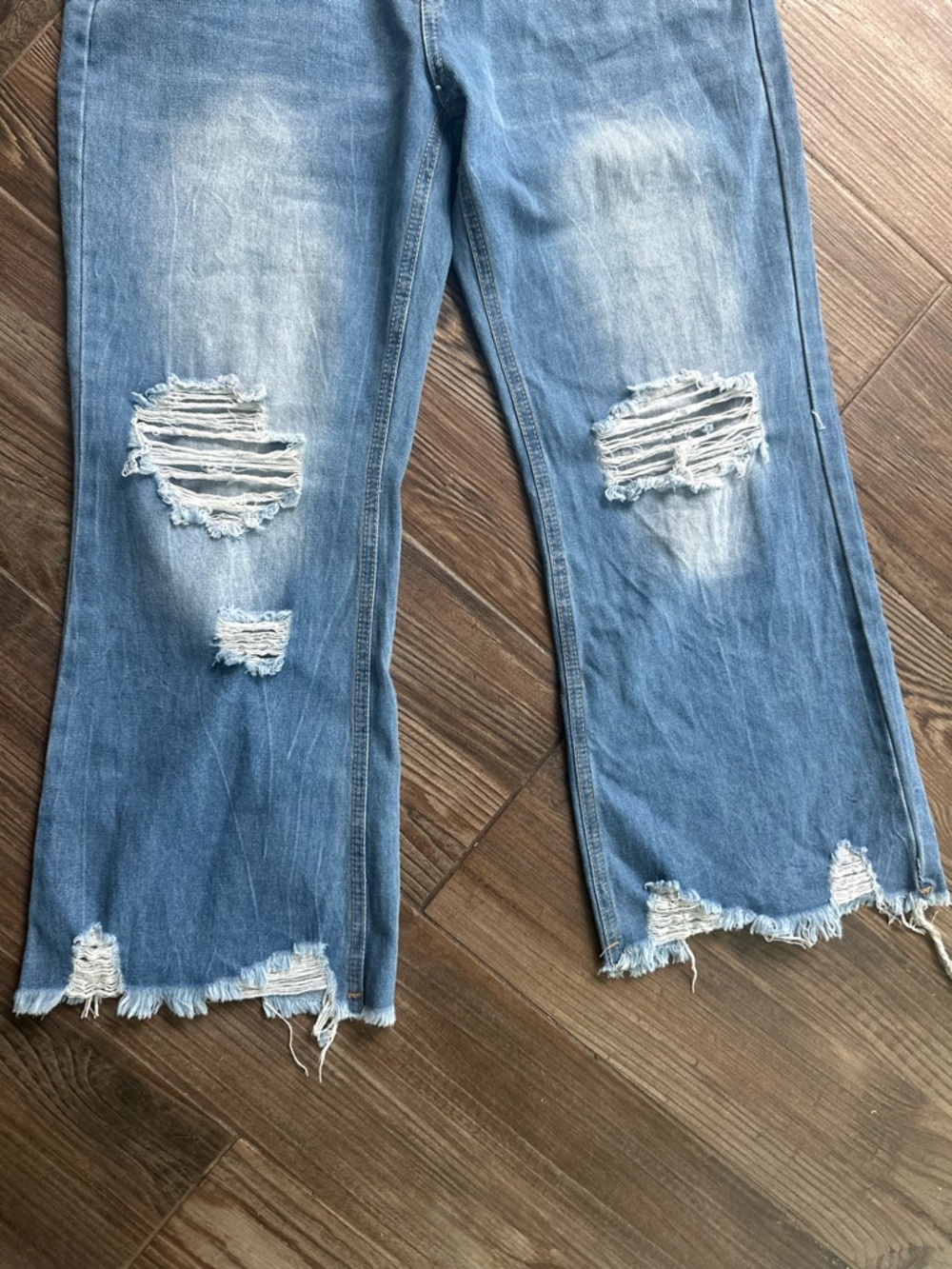 Light Blue Distressed Wide-Leg High-Rise Jeans for Women - Picture 5 of 13